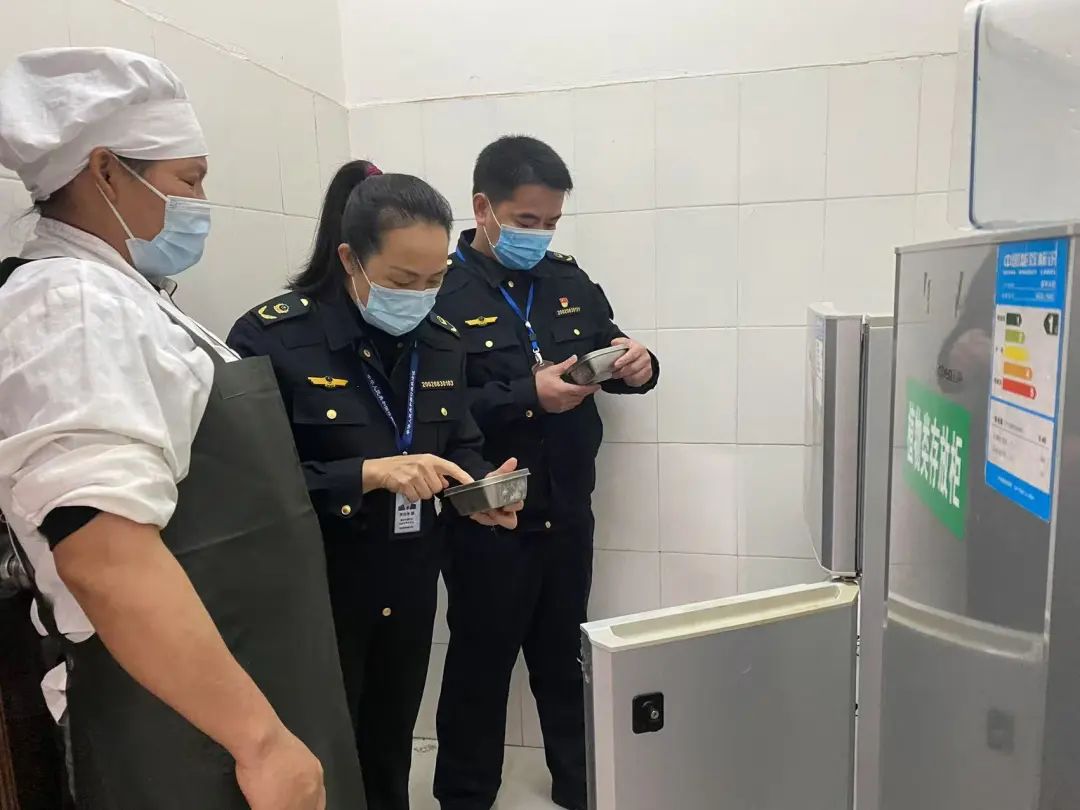 廣西柳州市柳江區(qū)：多措并舉 護(hù)航春季開學(xué)校園食品安全_640.jpg_a0c53611c8c24074b7d1db85d5adcf9e.jpg